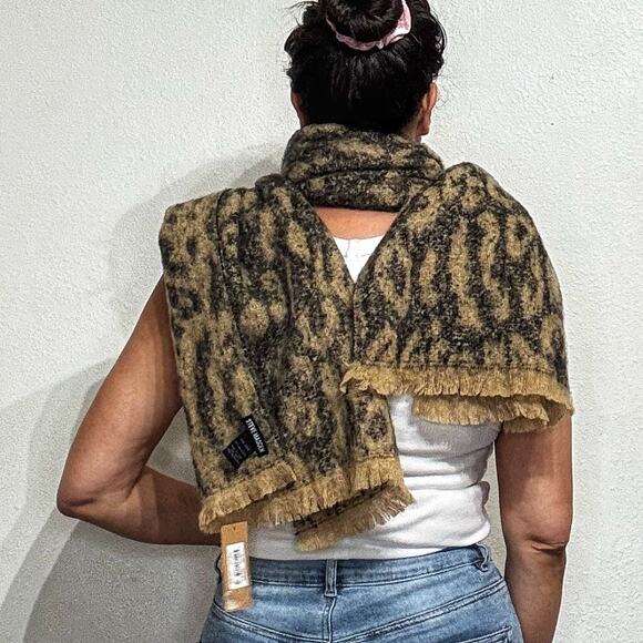 Steve Madden Tan Leopard Print Blanket Scarf NWT - Picture 9 of 11